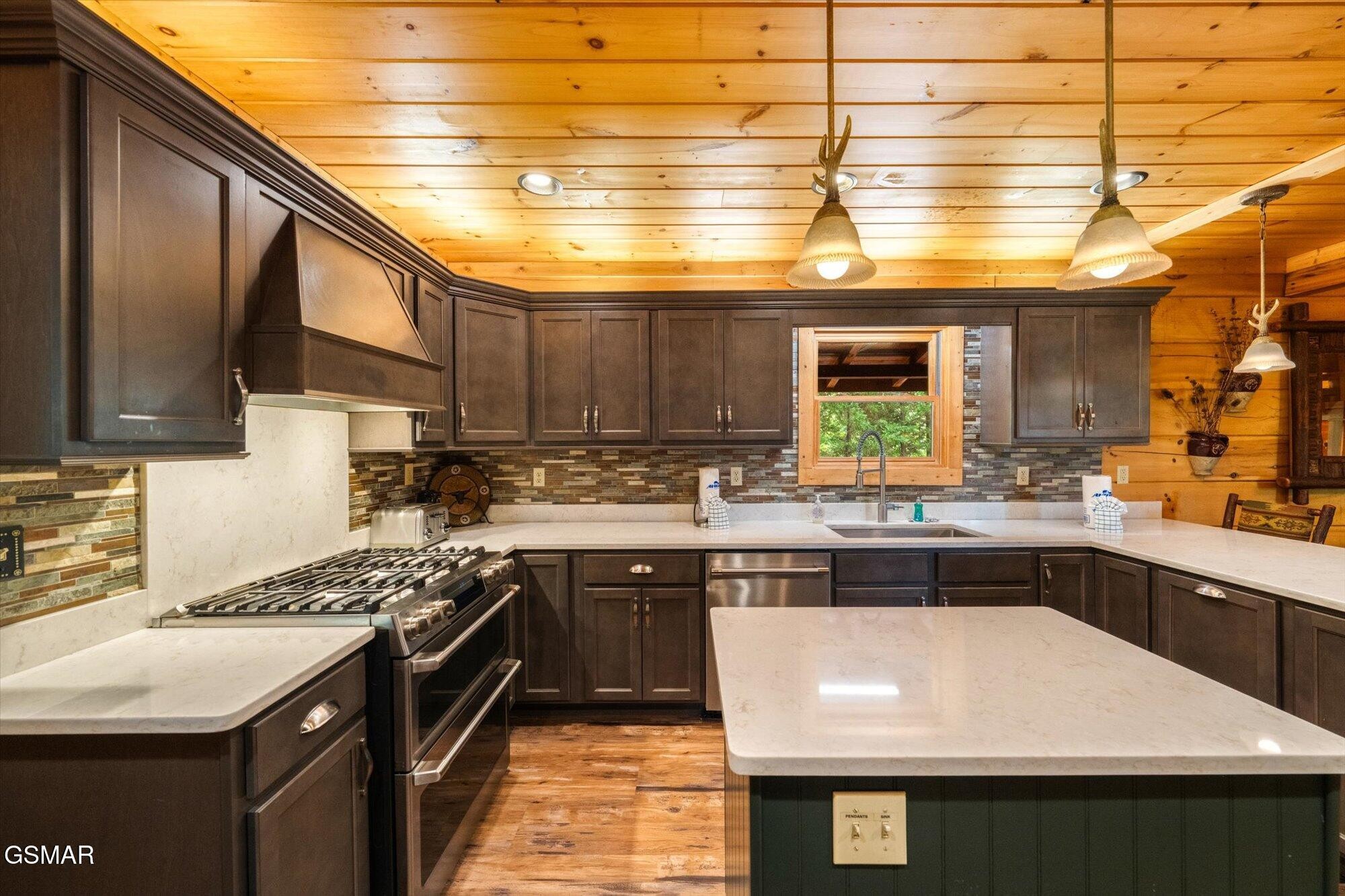 2992 Mountain Memories Way