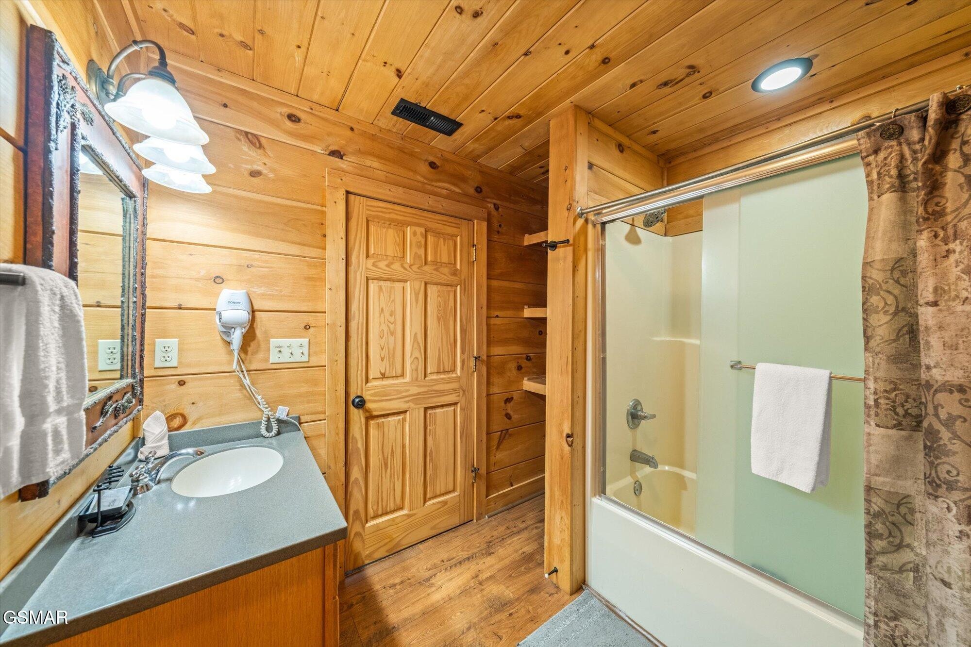 2992 Mountain Memories Way