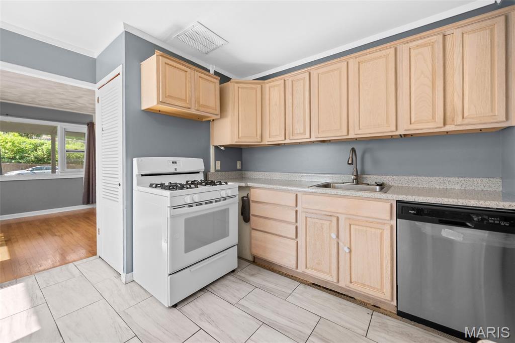 6541 Southwest Avenue