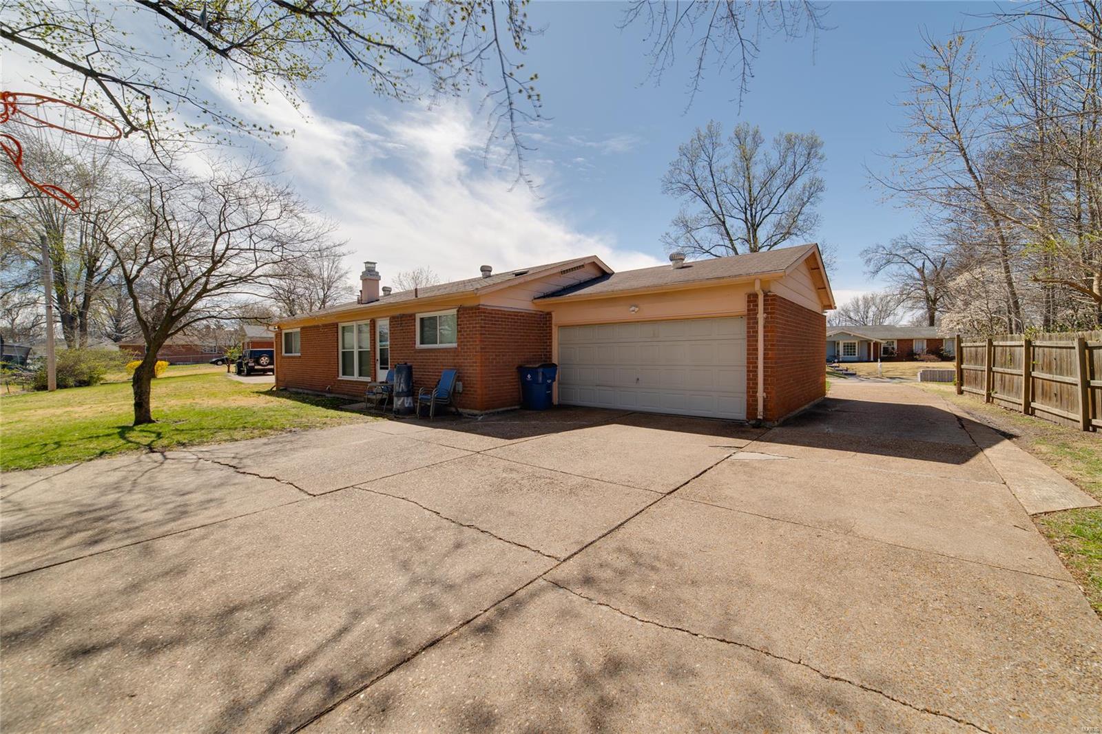 2225 Kent Drive