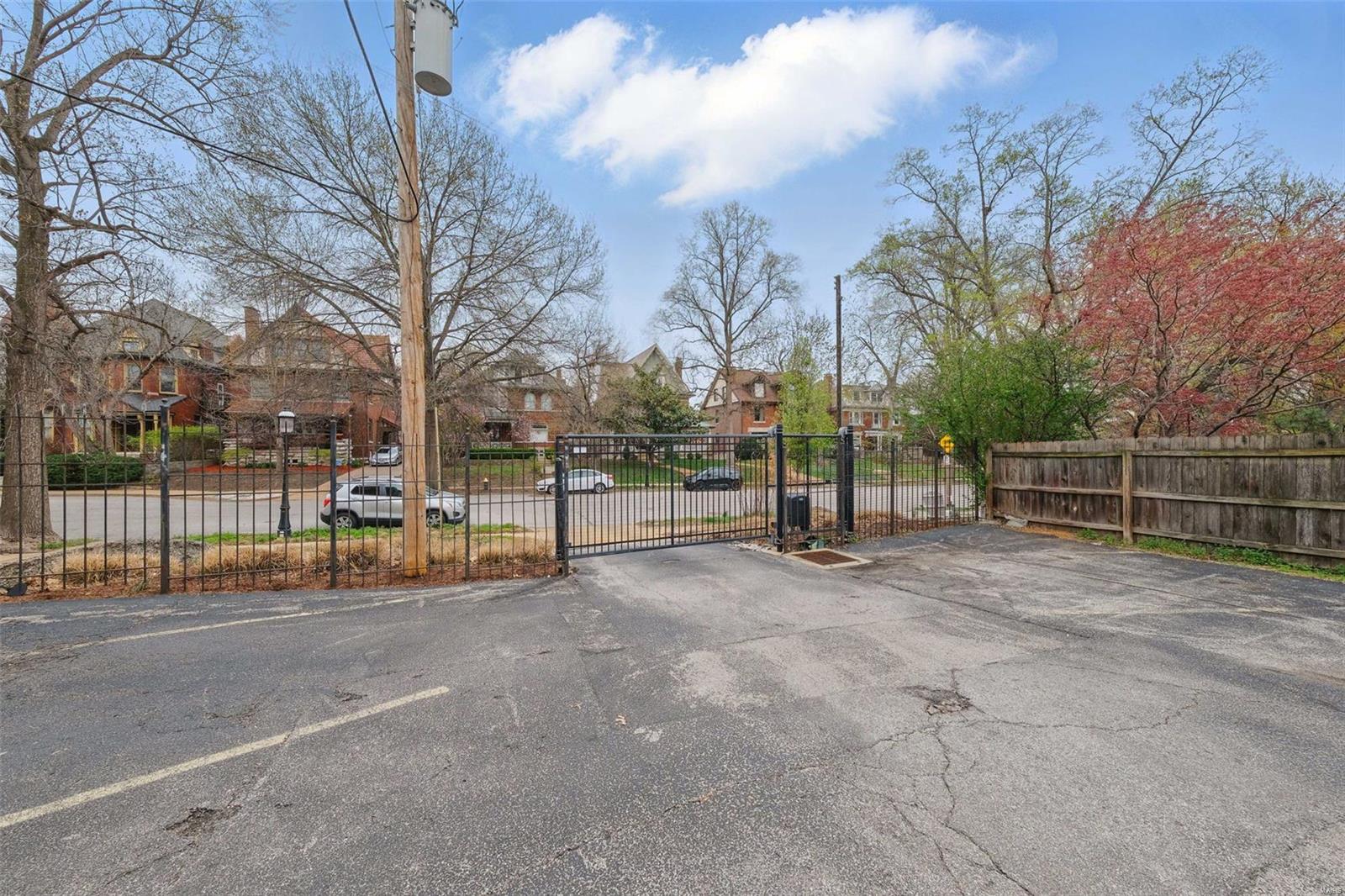 382 N Taylor Avenue Unit: 3W