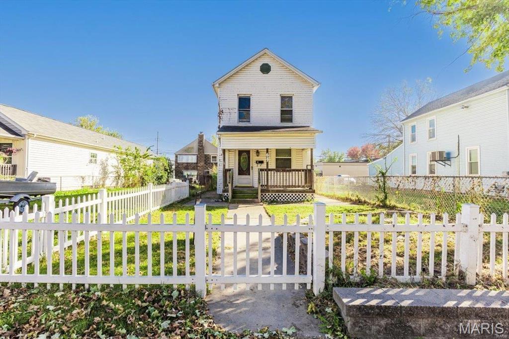 627 Benton Street