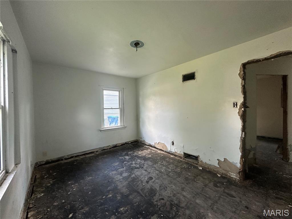 9833 Dennis Drive