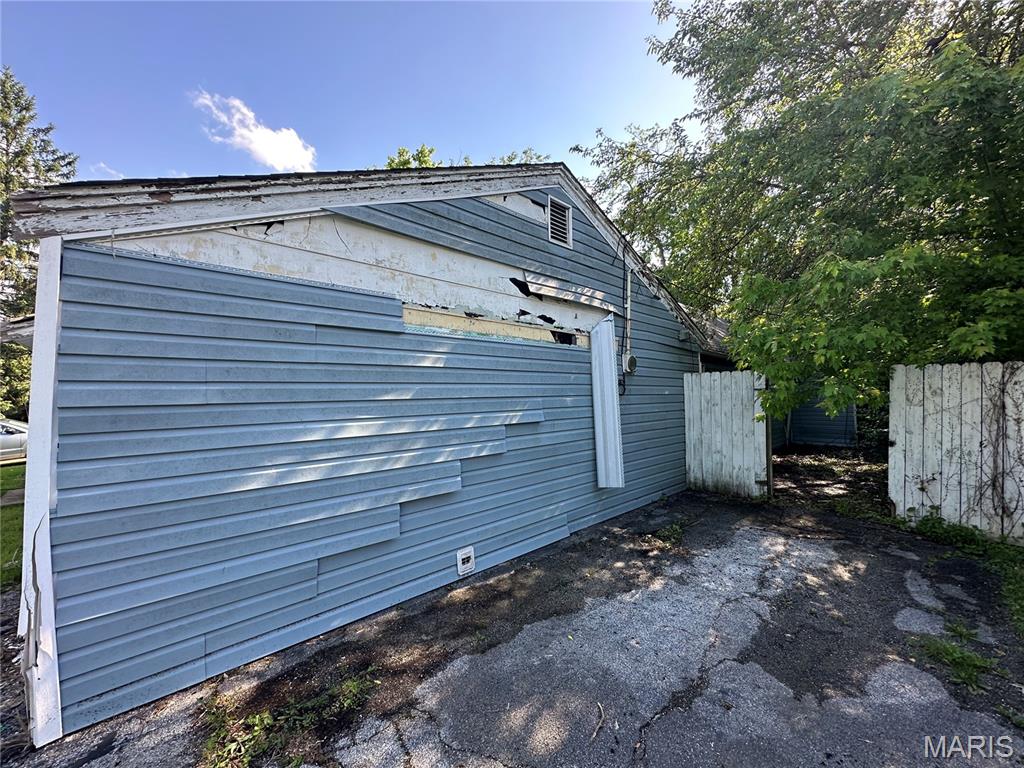 9833 Dennis Drive
