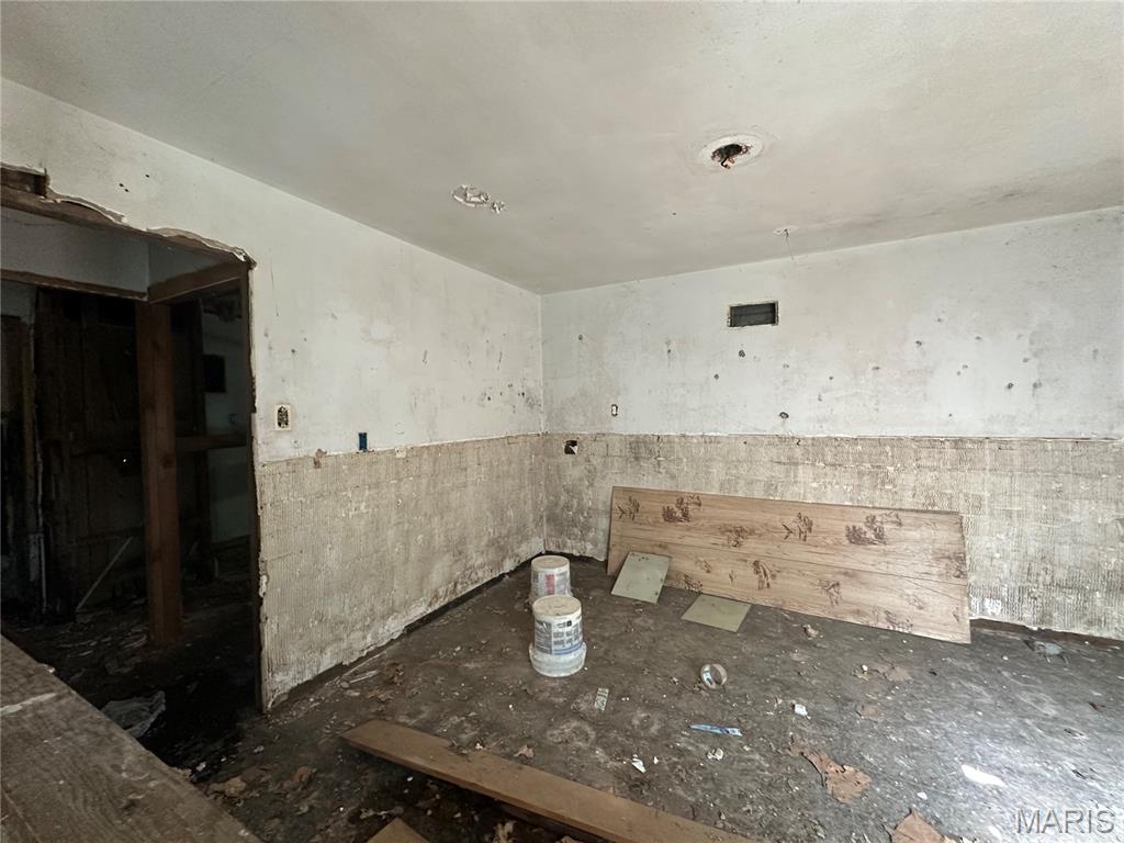 9833 Dennis Drive