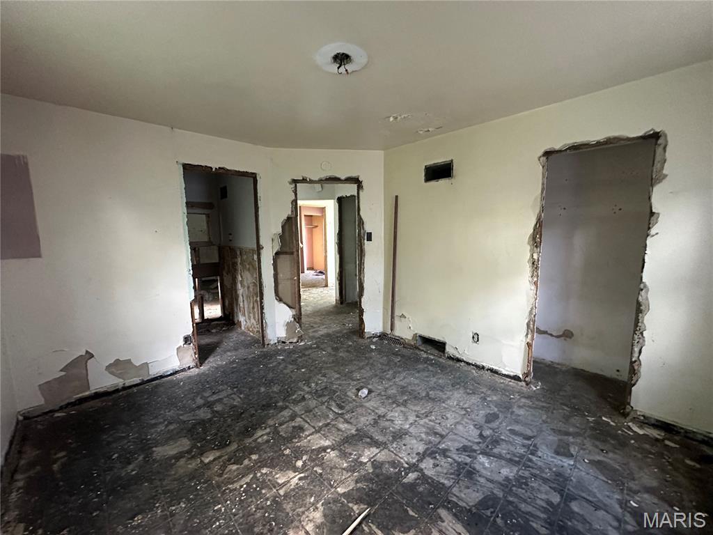 9833 Dennis Drive