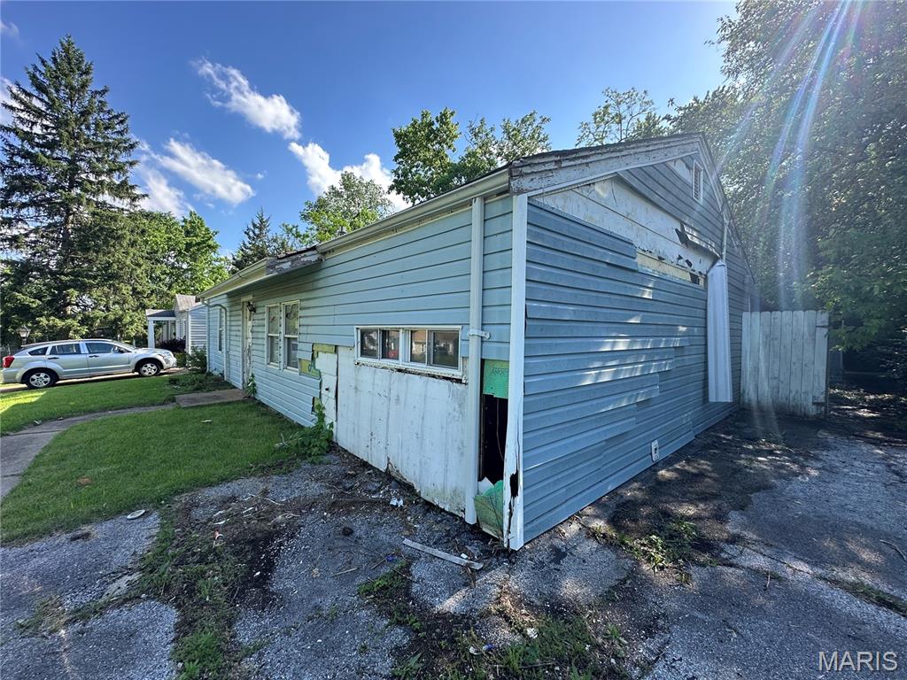 9833 Dennis Drive
