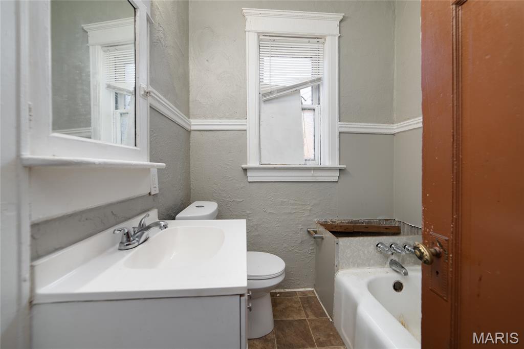 4210 E Carter Avenue