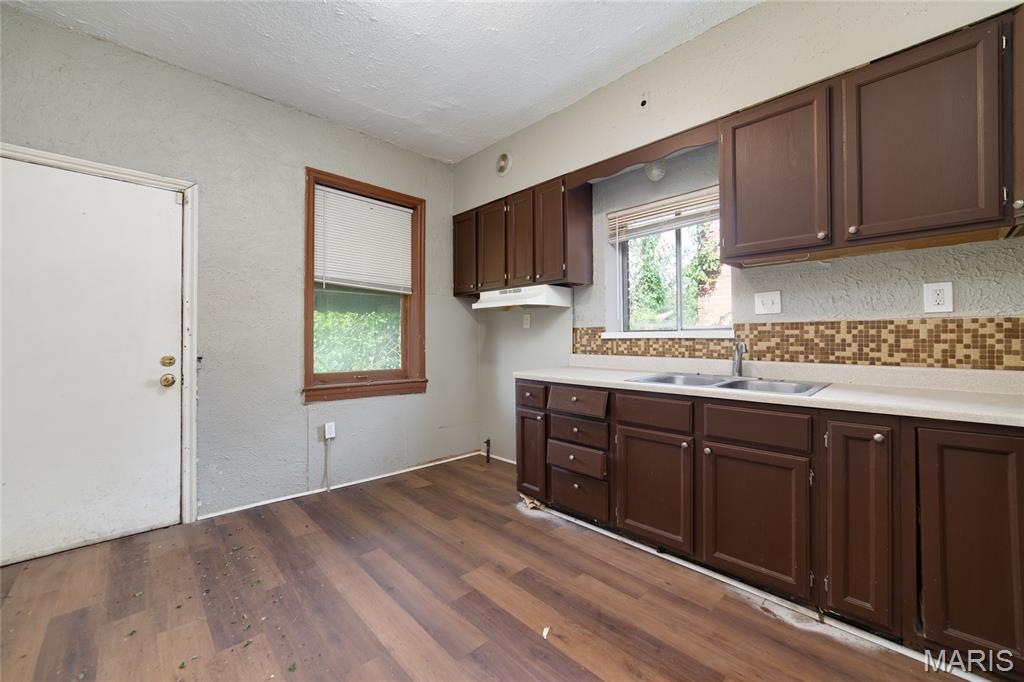 4210 E Carter Avenue