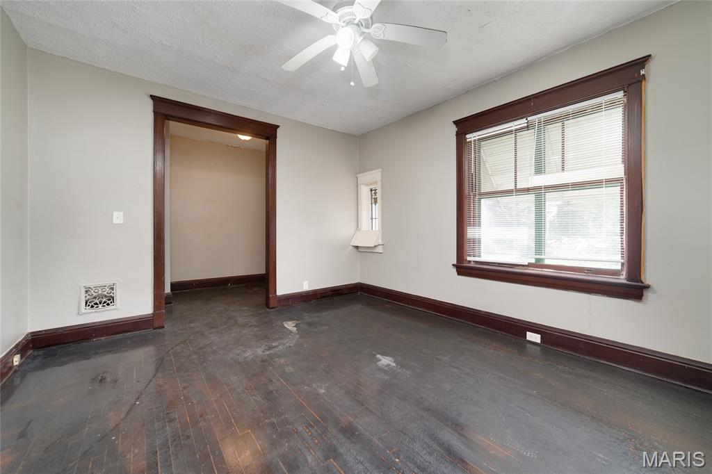 4210 E Carter Avenue