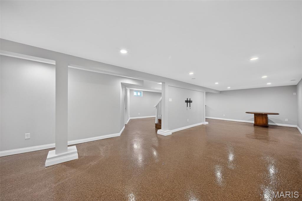 212 W Thornton Avenue