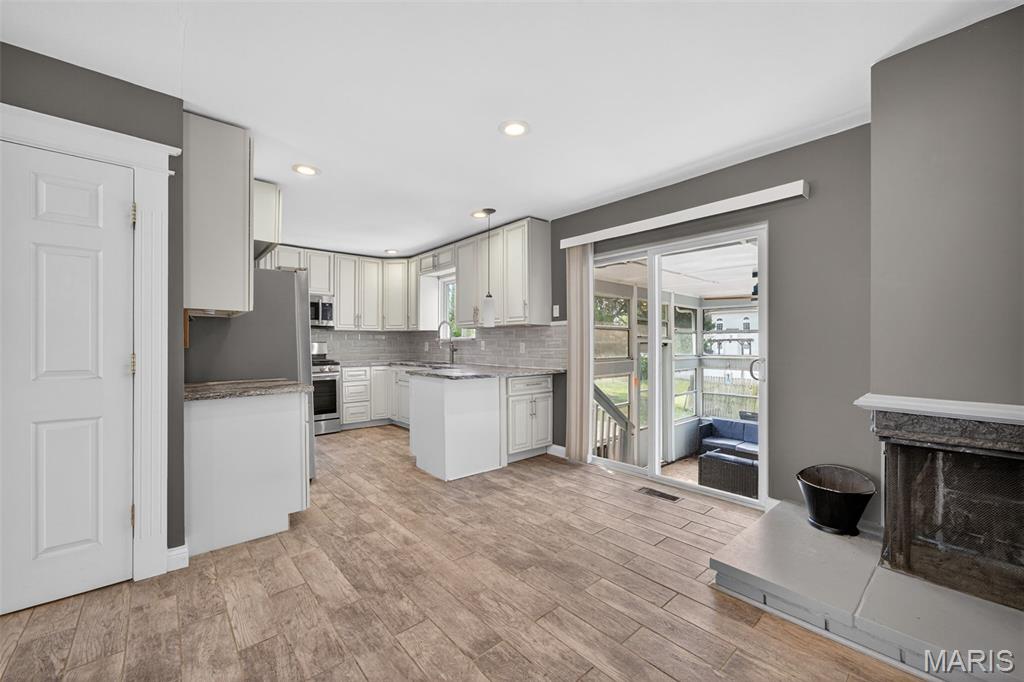 212 W Thornton Avenue