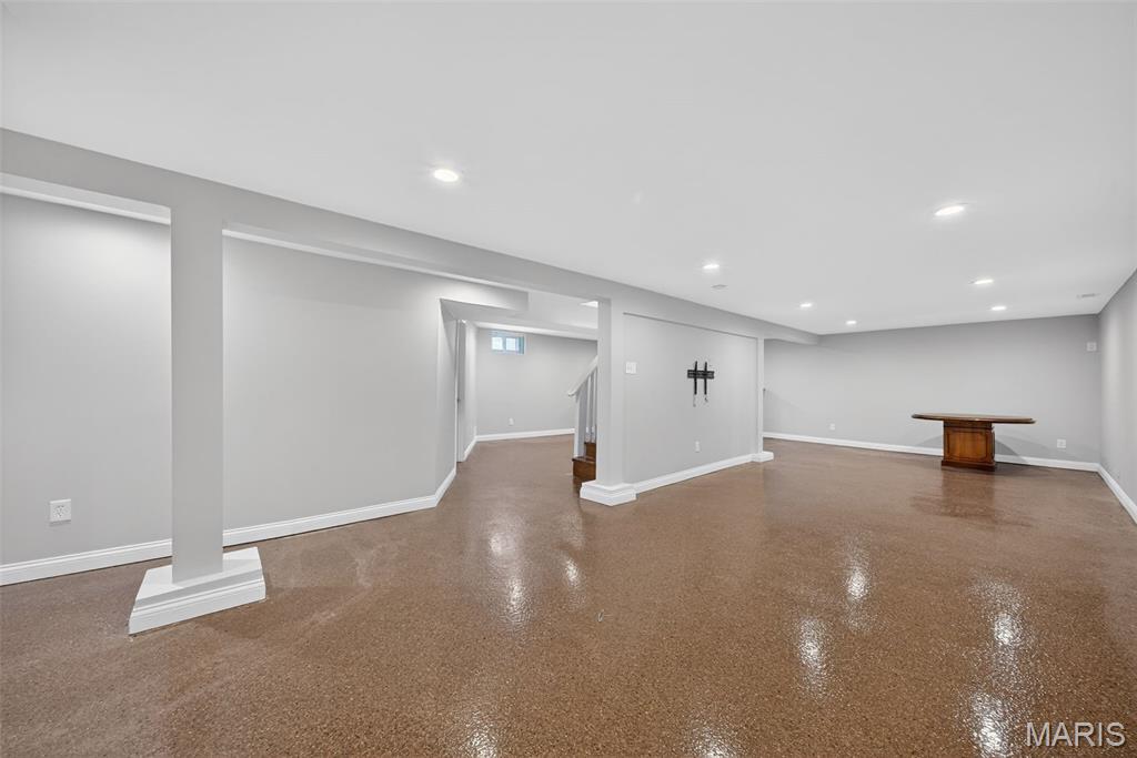 212 W Thornton Avenue