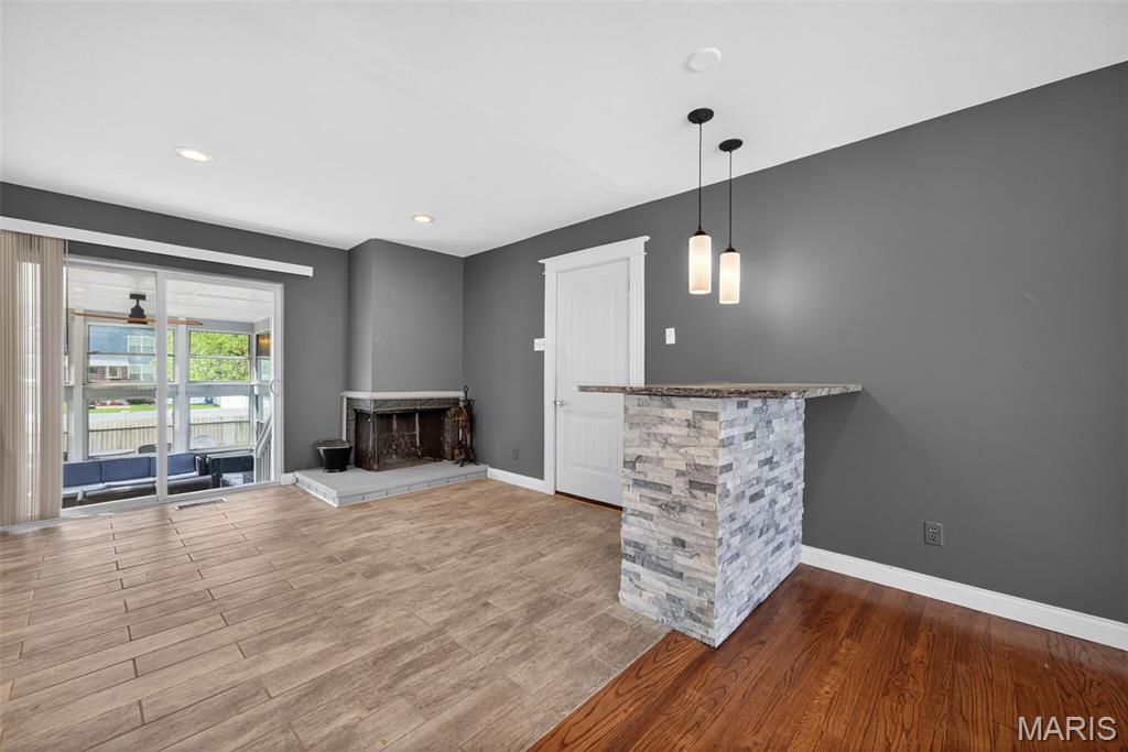 212 W Thornton Avenue