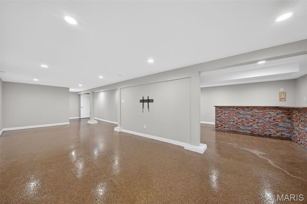 212 W Thornton Avenue