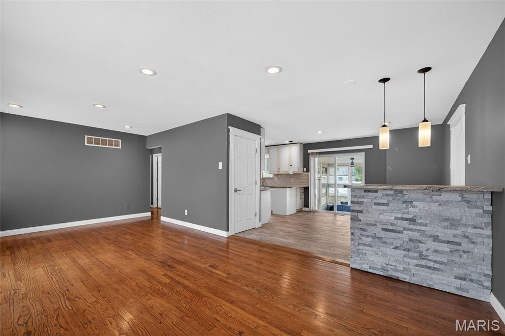 212 W Thornton Avenue