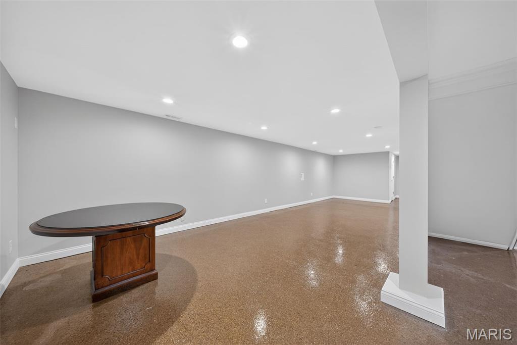 212 W Thornton Avenue