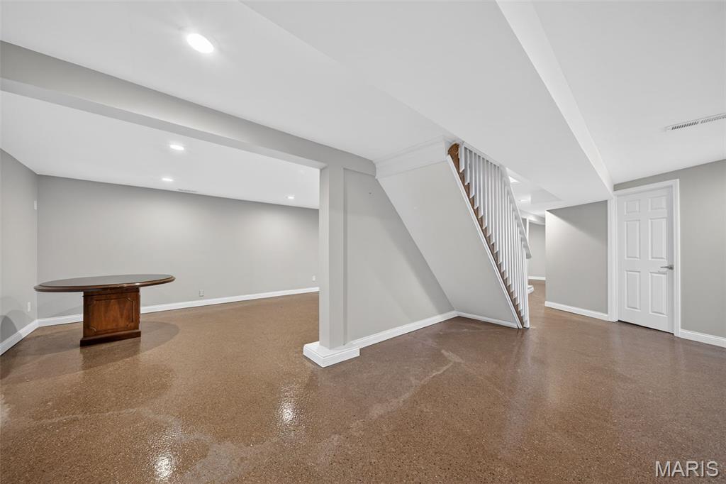 212 W Thornton Avenue