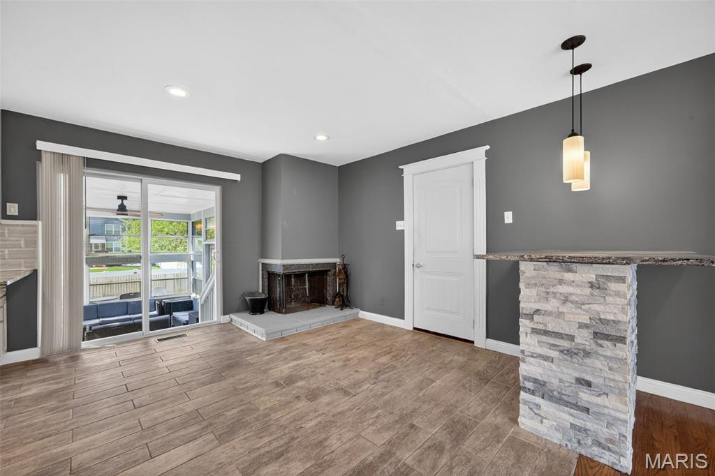 212 W Thornton Avenue