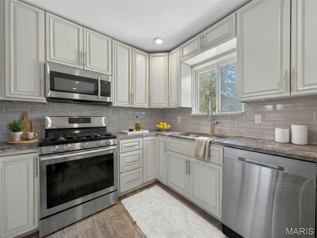 212 W Thornton Avenue