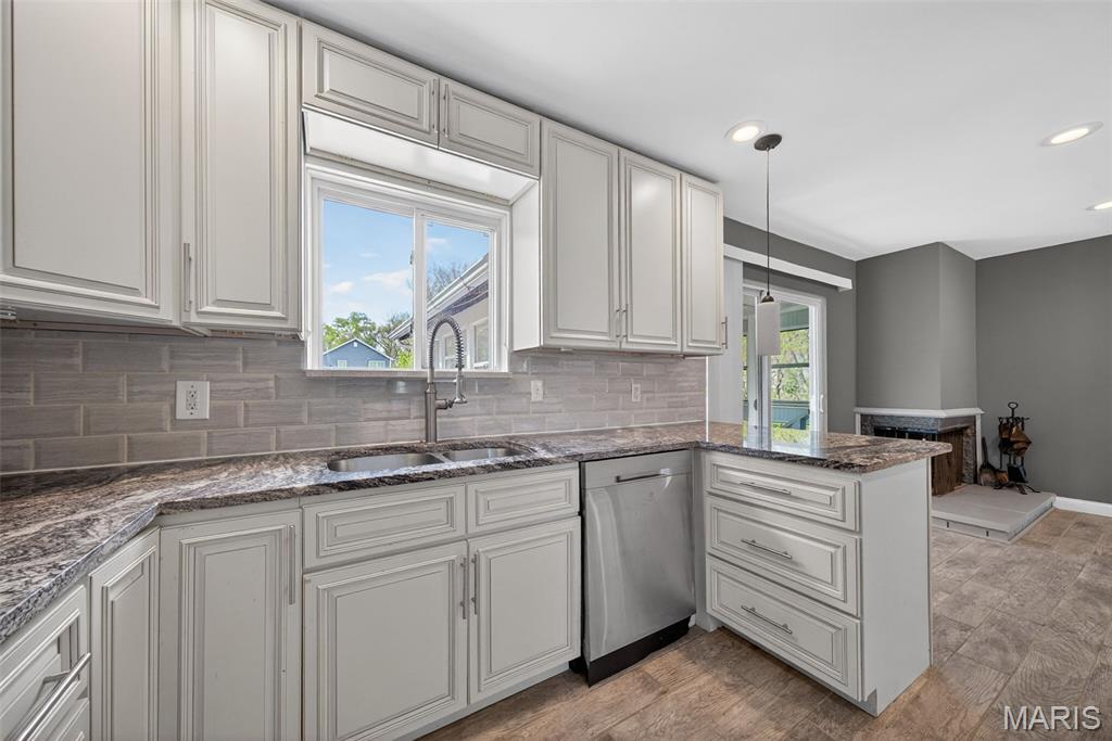 212 W Thornton Avenue