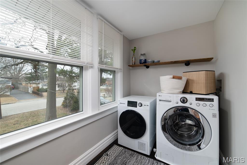 9527 W Milton Avenue