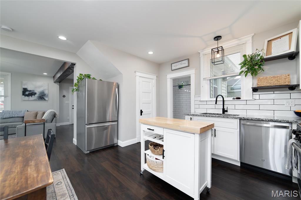 9527 W Milton Avenue