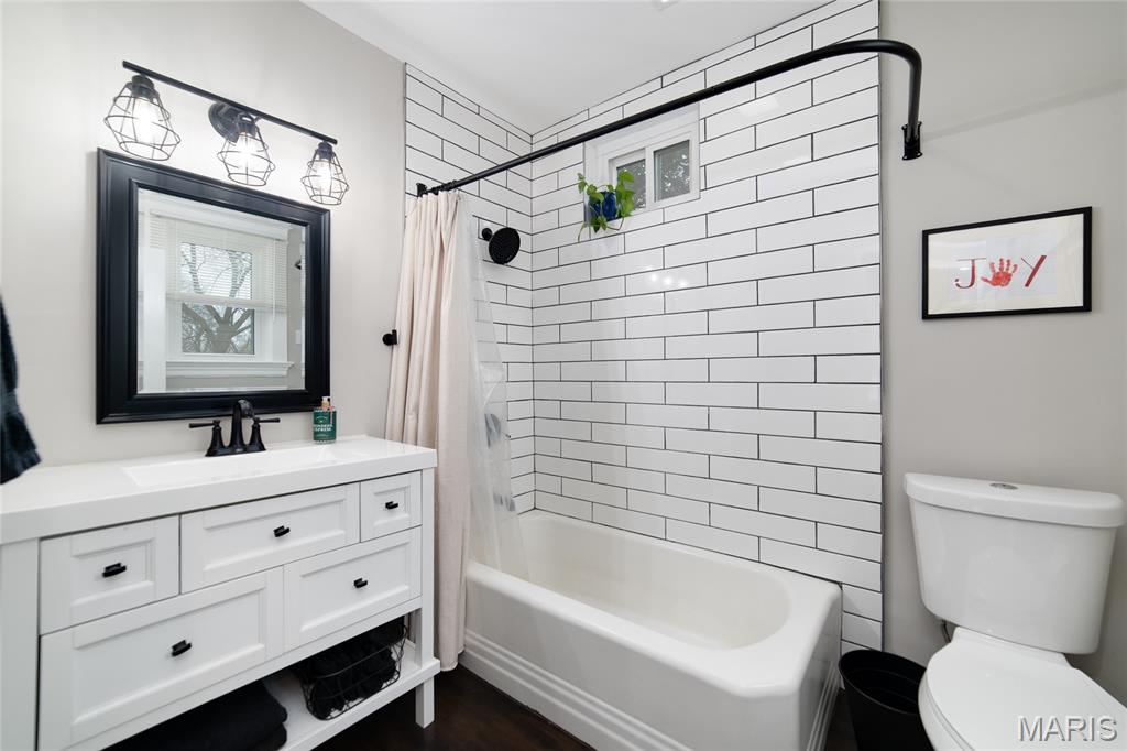 9527 W Milton Avenue