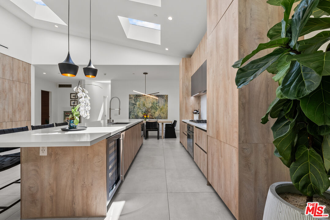 4255 Laurelgrove Ave