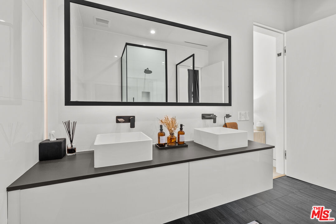 4255 Laurelgrove Ave