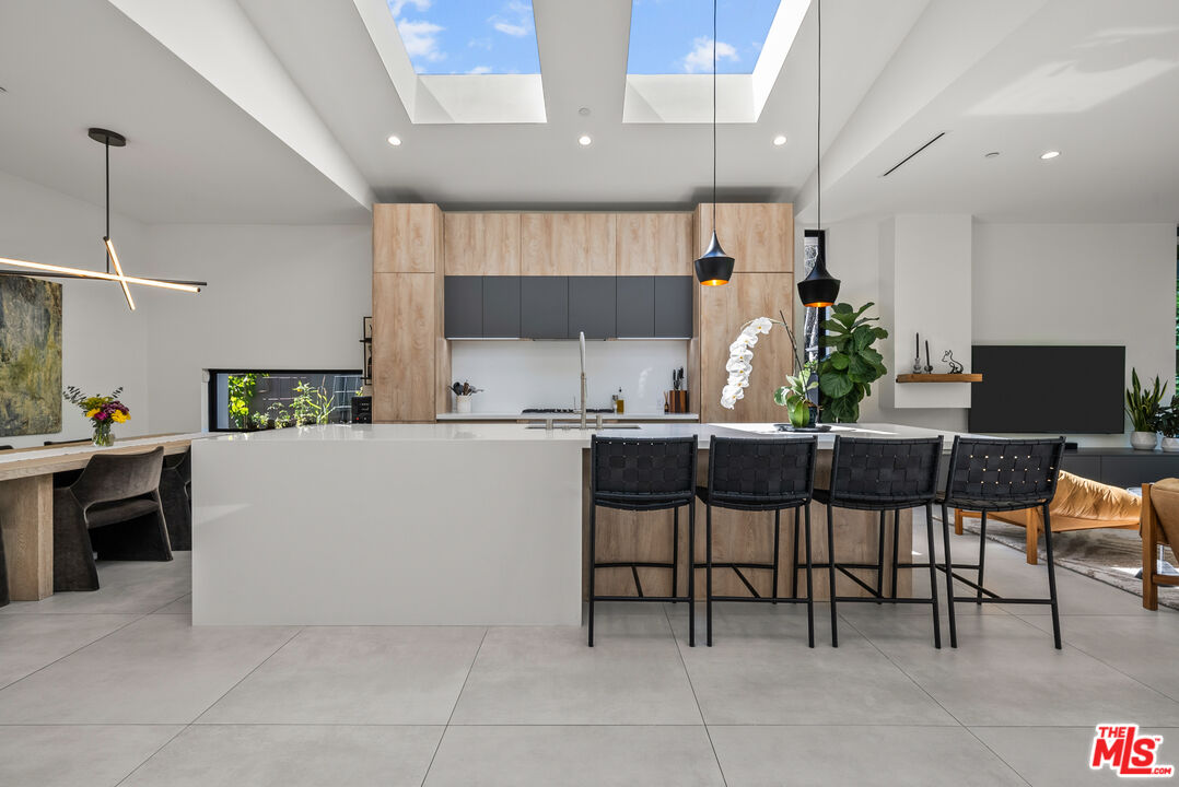 4255 Laurelgrove Ave