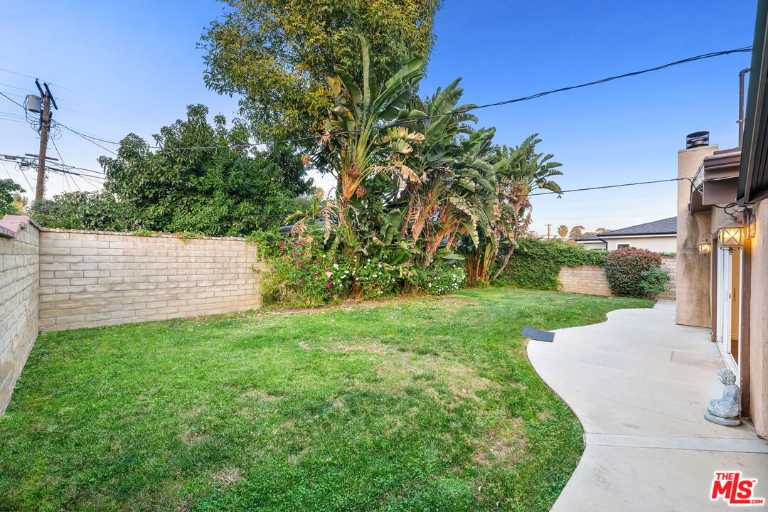 17807 Tribune St