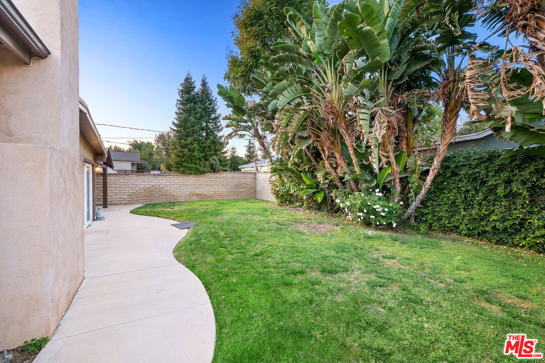 17807 Tribune St