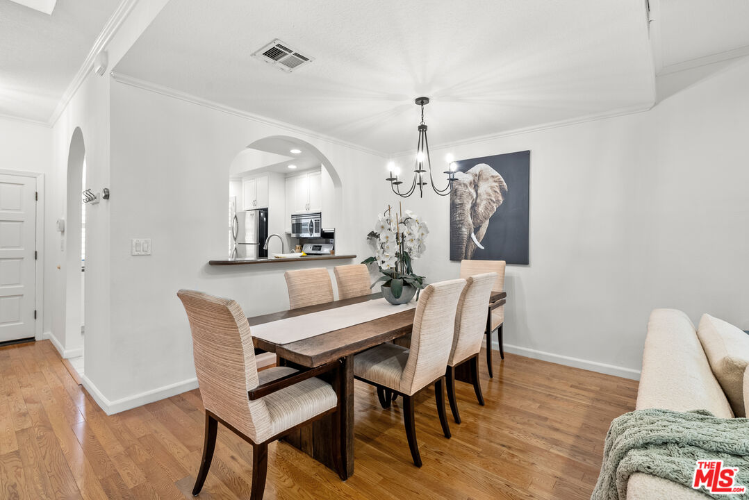 13041 Moorpark St Unit: 3