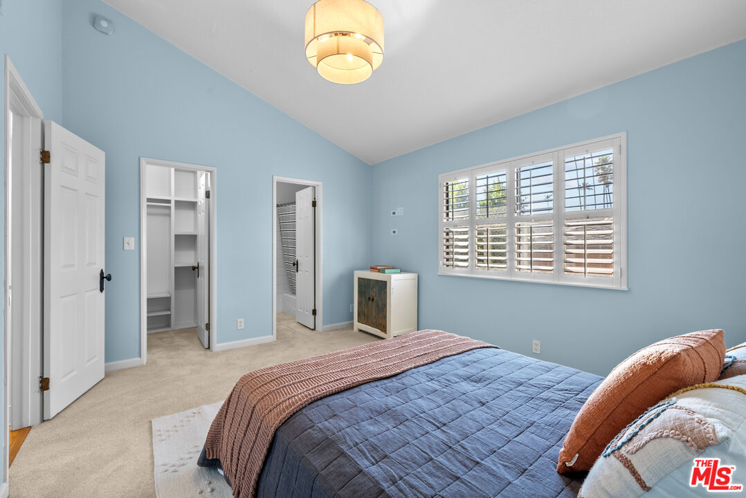13041 Moorpark St Unit: 3
