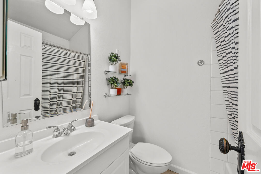 13041 Moorpark St Unit: 3
