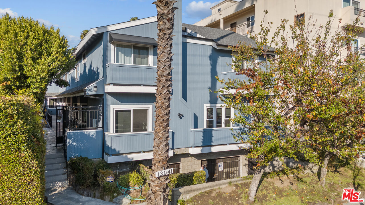13041 Moorpark St Unit: 3
