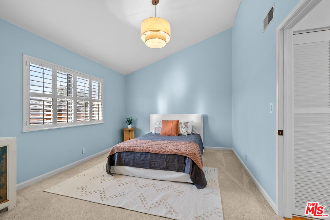 13041 Moorpark St Unit: 3