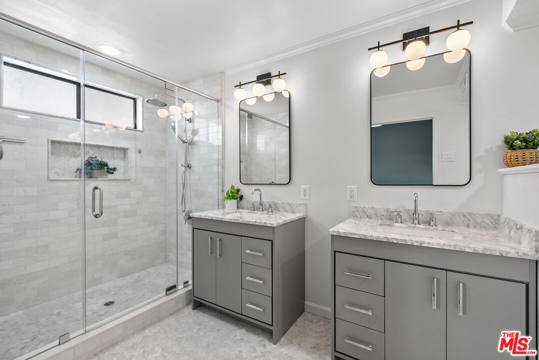 13041 Moorpark St Unit: 3