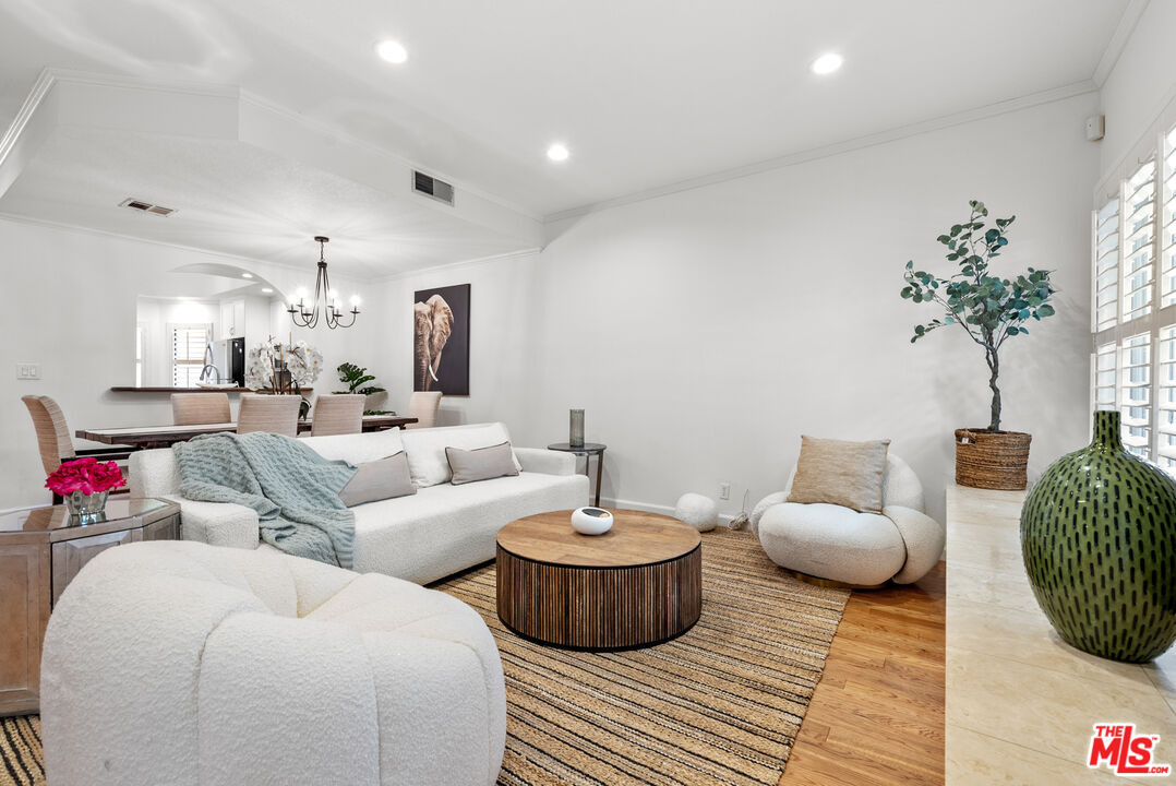 13041 Moorpark St Unit: 3