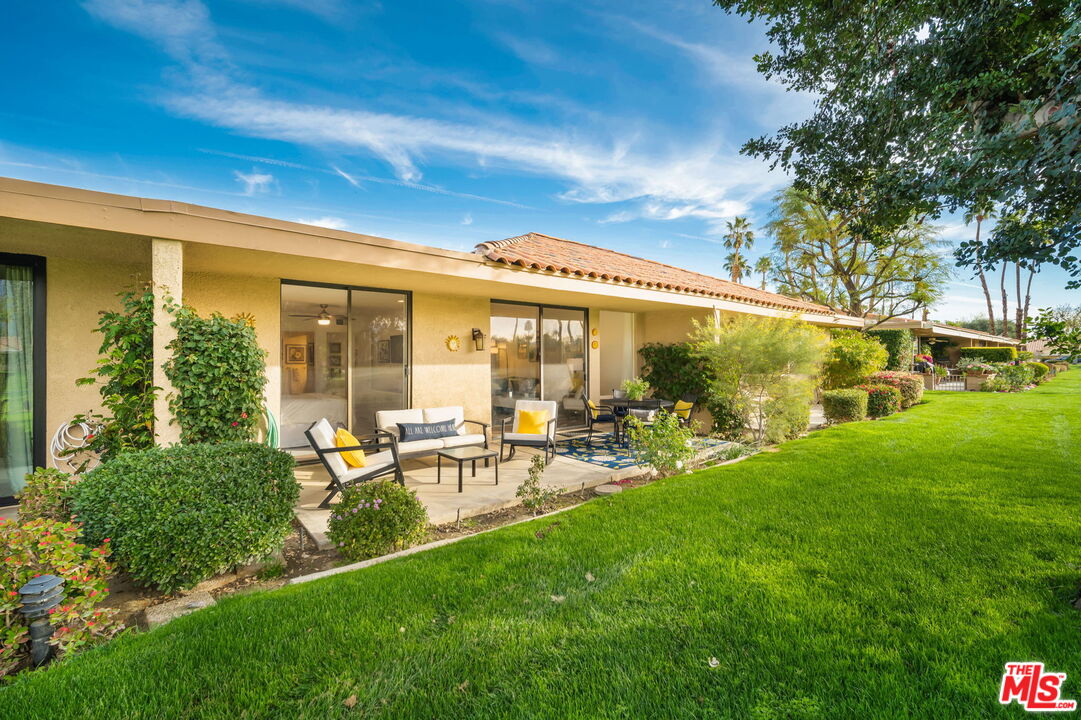 60 La Ronda Dr