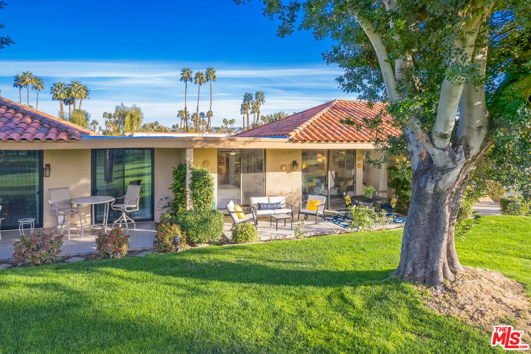 60 La Ronda Dr