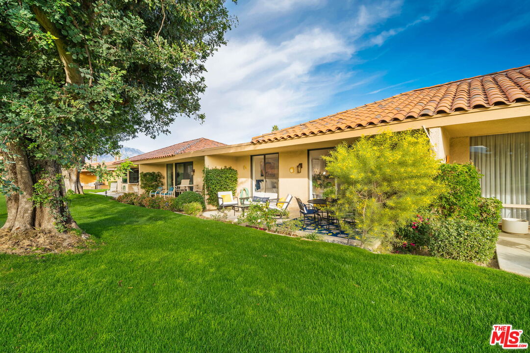 60 La Ronda Dr