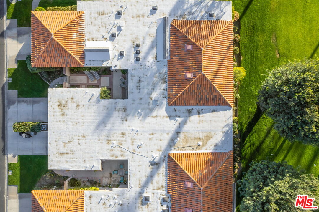 60 La Ronda Dr