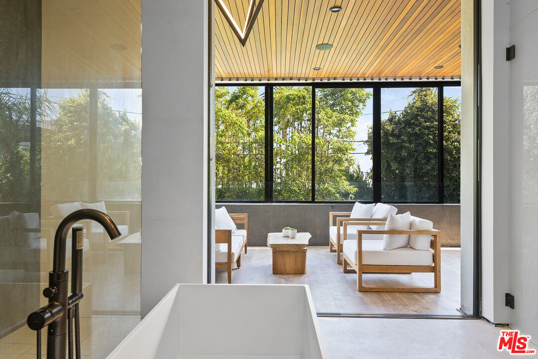 428 N La Jolla Ave