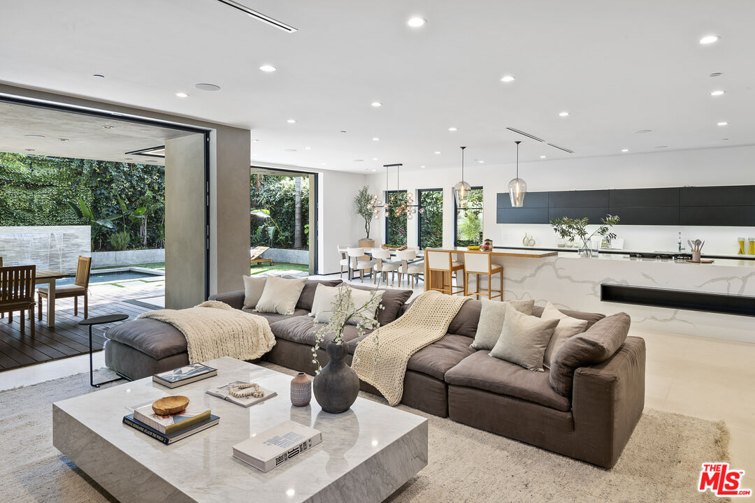 428 N La Jolla Ave