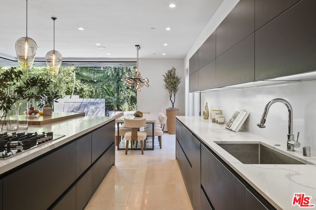 428 N La Jolla Ave