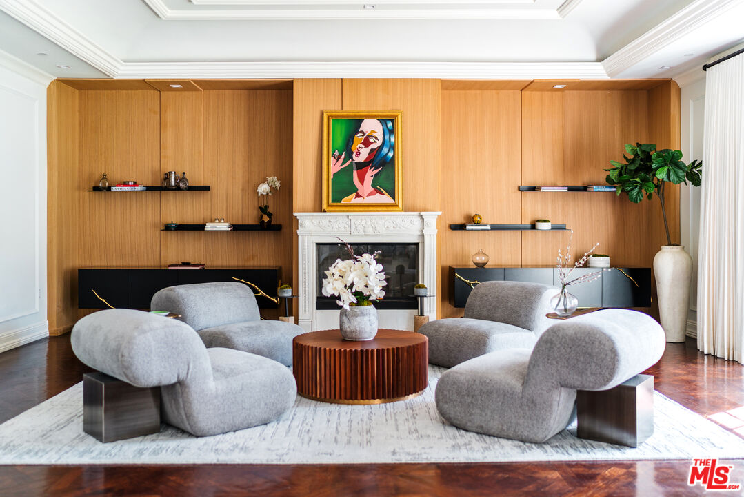 727 N Alta Dr