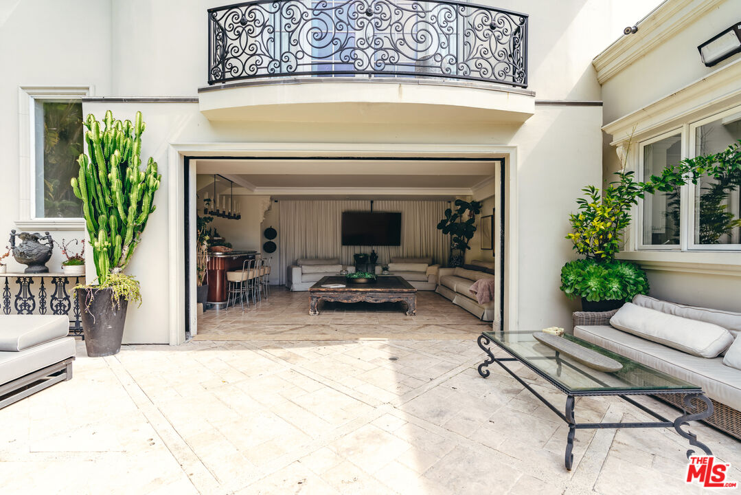 727 N Alta Dr