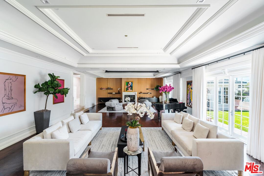 727 N Alta Dr